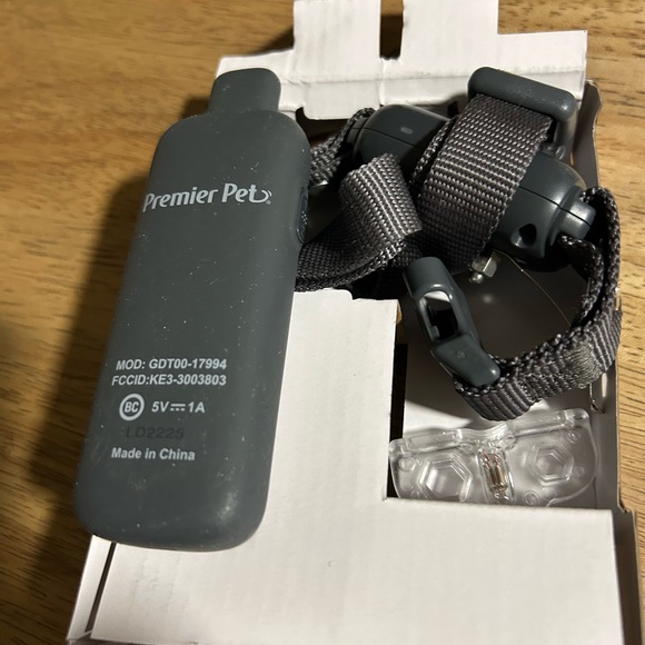 Premier Gray Rechargeable 1000 ft Dog Training Collar - Picture 7 of 12